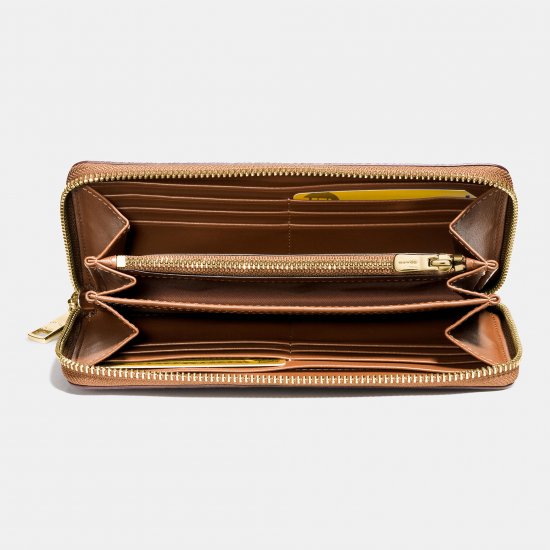 Lady Beloved Coach Accordion Zip Wallet In Pebble Leather